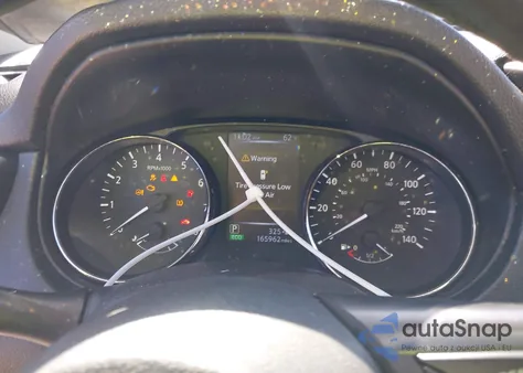 2017 Nissan Rogue S z USA, uszkodzony, nr VIN KNMAT2MT2HP513359